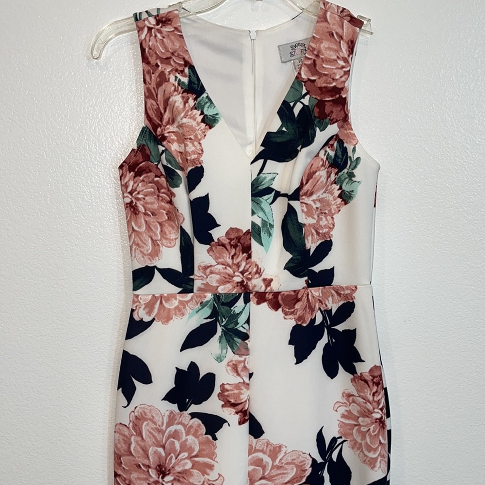 Long Sleeveless Mermaid-Style Maxi Dress